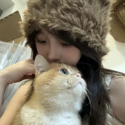出墙红杏两家春